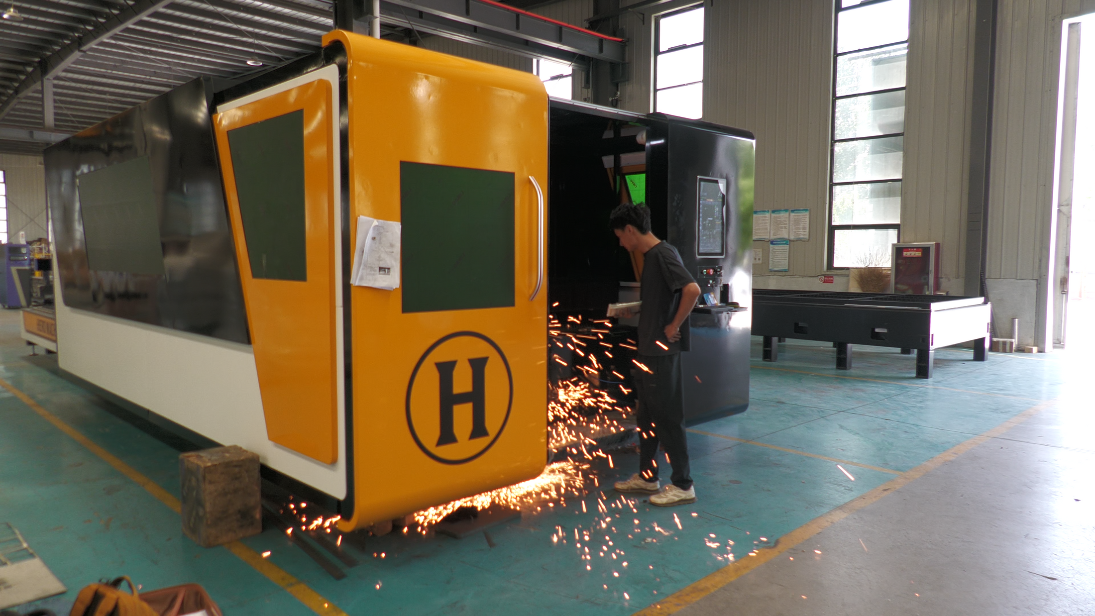 Pegasus 6kw 5' x 10' Fully Enclosed Fiber Laser & Exchange Table