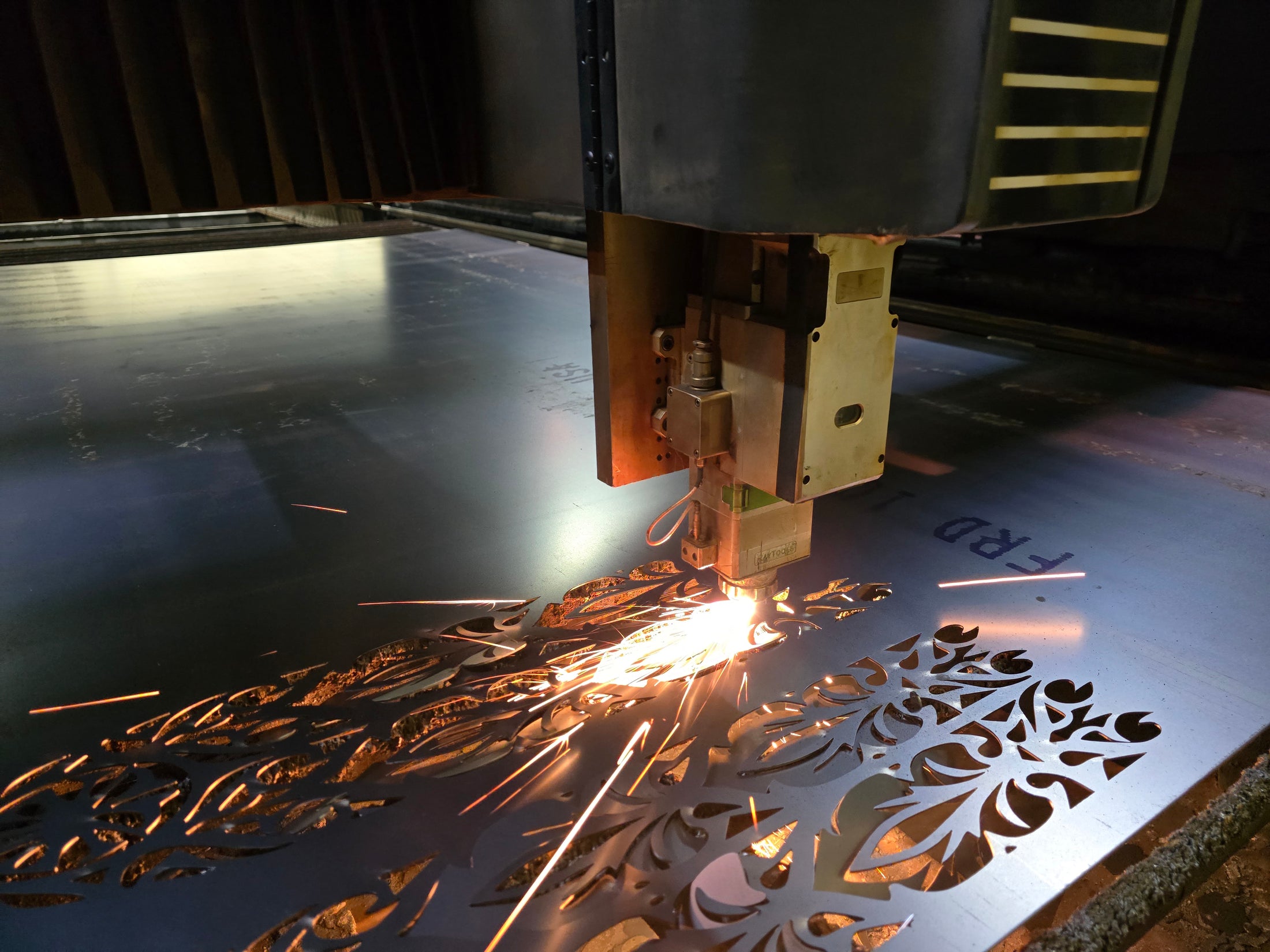 Pegasus 1.5kw 5' x 10' Fully Enclosed Fiber Laser & Exchange Table