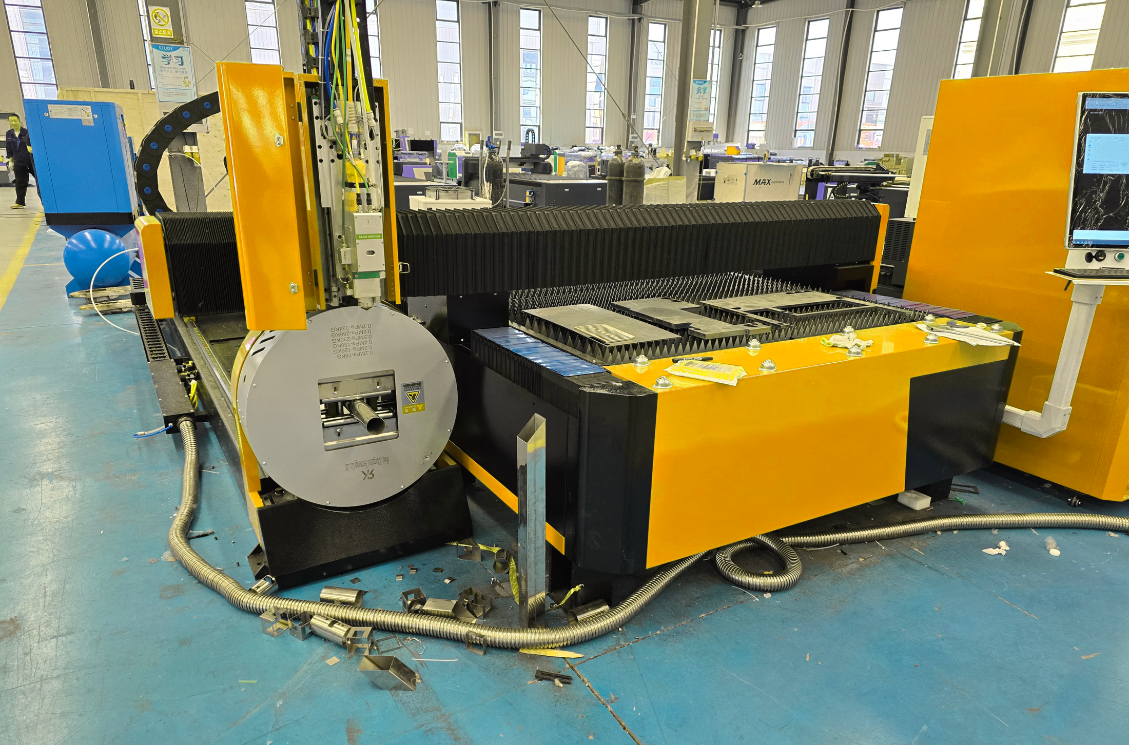 Captain Series 3kW Fiber Laser Cutter with 5x10 bed and 20’ tube chuck